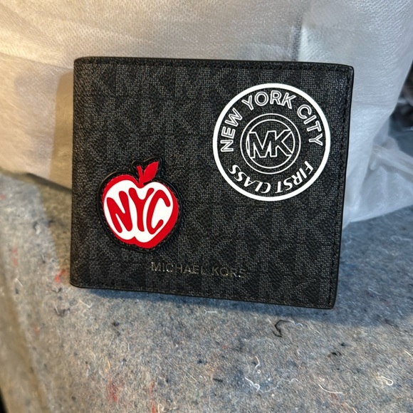 MICHAEL KORS NYC WALLET